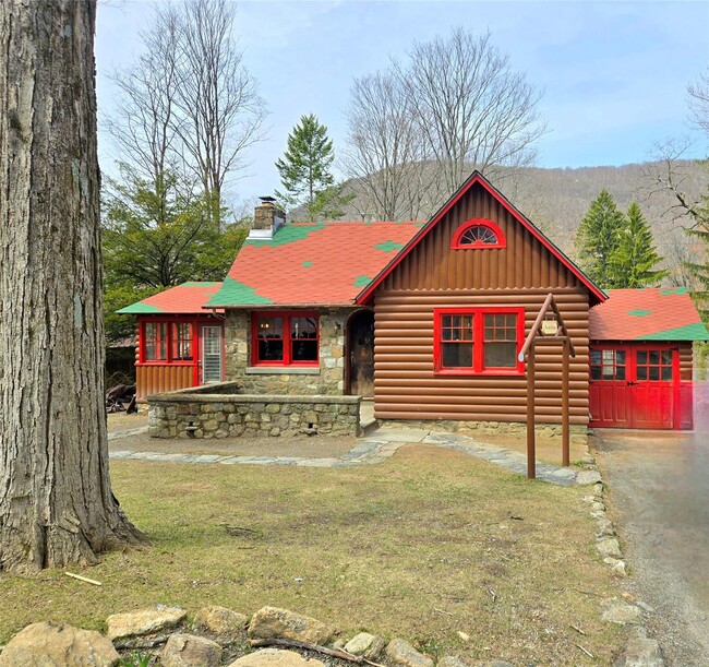 Primary Photo - 16 Locust Dr