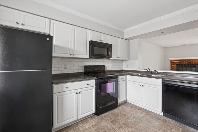 Building Photo - 2 bed 1.5 Bath Townhome in Indian Lakes