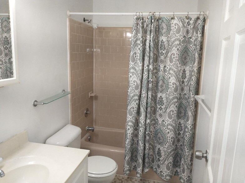 Bath - 123 Elm St