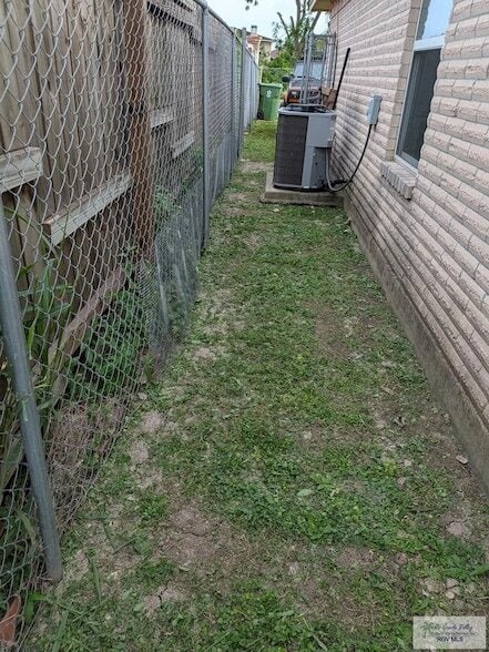 Building Photo - 6831 Tallowood Cir