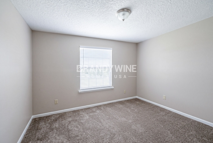 Building Photo - 3363 Hampstead Dr