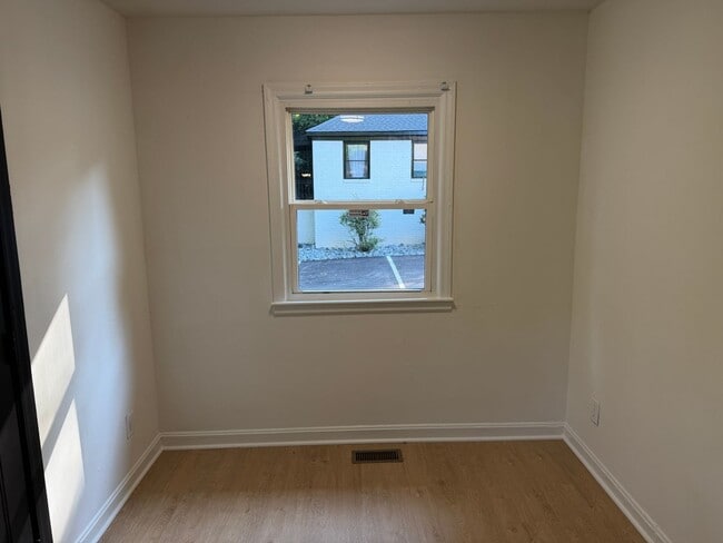 Building Photo - 1522 Effingham Rd