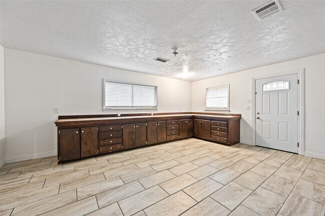 Building Photo - 1503 Leneva Ln