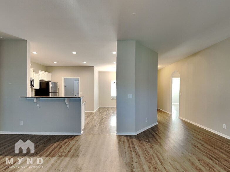Building Photo - 2013 Orchid Ln