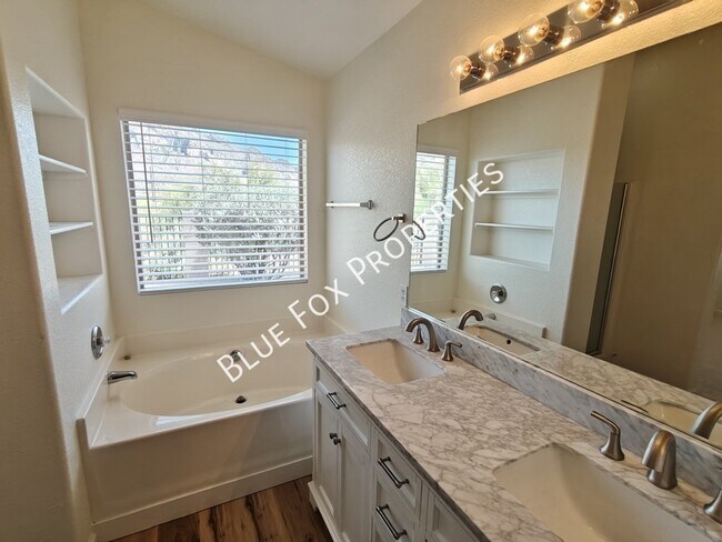 Building Photo - 600 E River Walk Dr