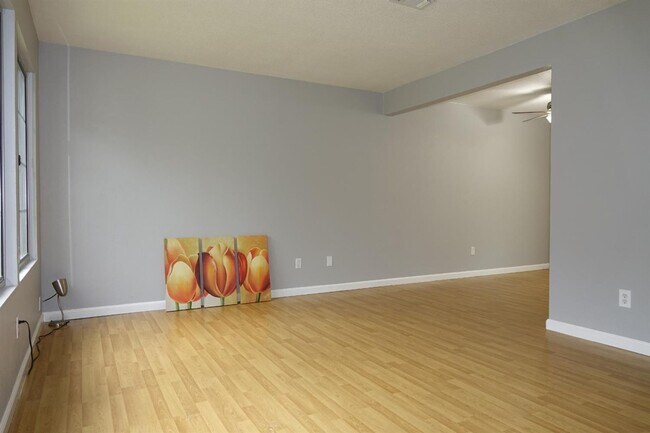 Building Photo - 8627 La Riviera Dr