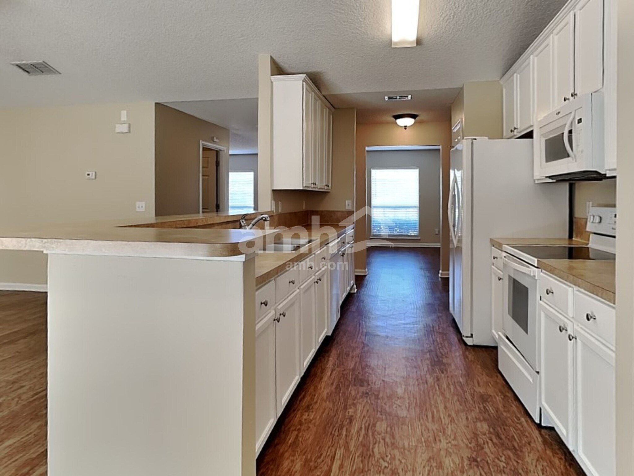 Building Photo - 1379 Samantha Cir E