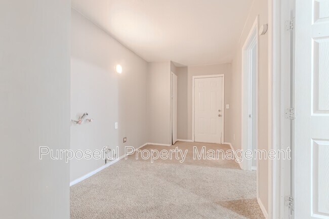 Building Photo - 6814 Lancer Ln