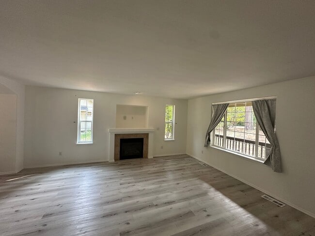 Building Photo - 18226 Big Fir Ct SE