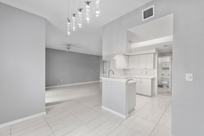 Building Photo - 3019 Alcazar Pl