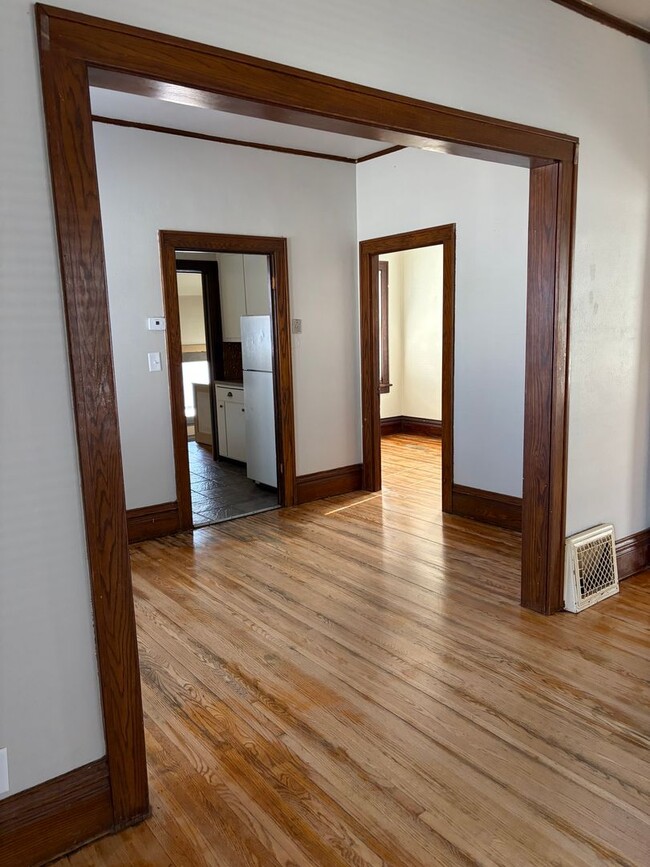 Building Photo - 918 S 1st Ave