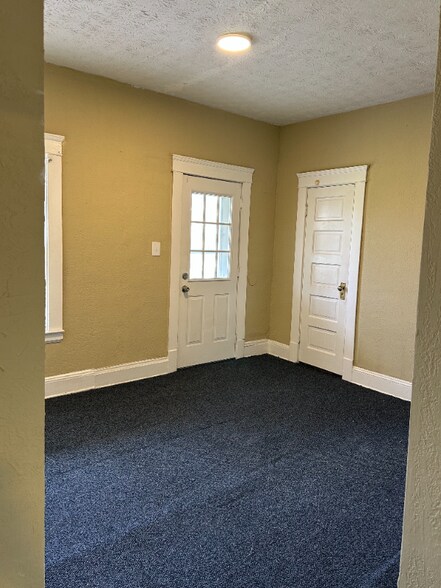 Building Photo - 1338 Lakeview Rd