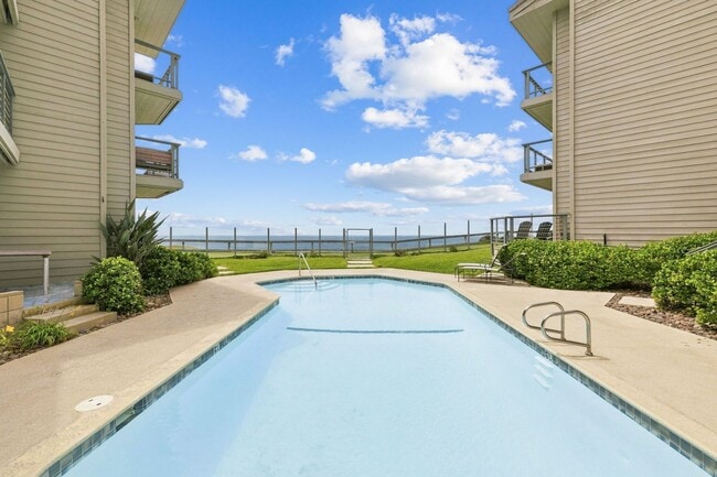 Building Photo - 940 Sealane Dr
