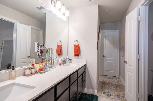 Building Photo - 3517 Cricket Dr