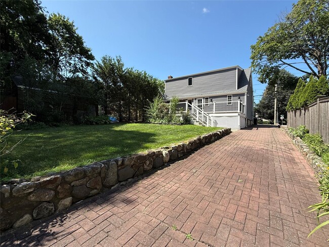 Building Photo - 186 Nassau Rd