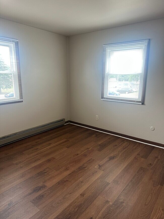 Building Photo - 1025 N Farnsworth Ave