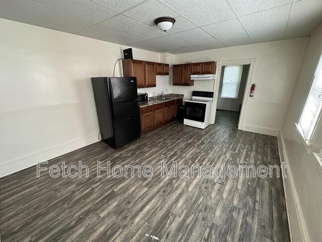 Building Photo - 722 E King St