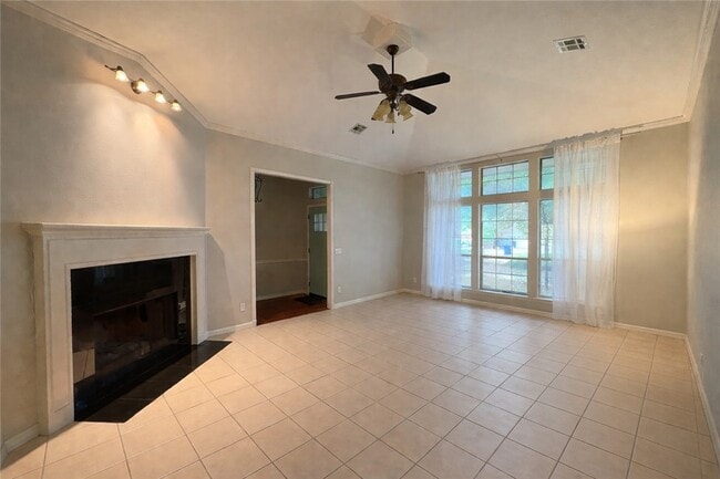 Building Photo - 220 Bluff Dr