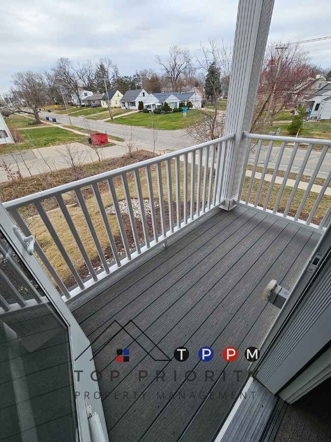 Building Photo - 2 Bedroom | 1 Bathroom Apartment in Cedar ...