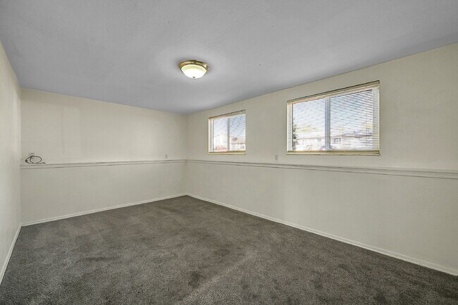 Building Photo - $1,900.00, 3-bed, 2-bath located in Colora...