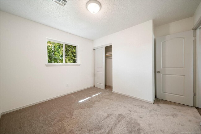 Building Photo - Lafortune Park Duplex