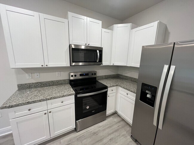 Building Photo - New Townhome near UWF and Nine Mile RD