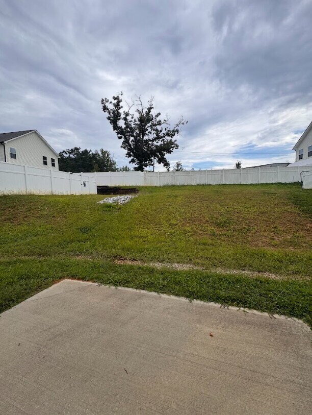 Building Photo - Inquire today on how to get FREE rent!