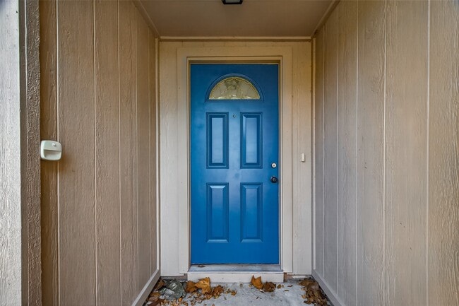 Building Photo - 17043 Coachmaker Dr