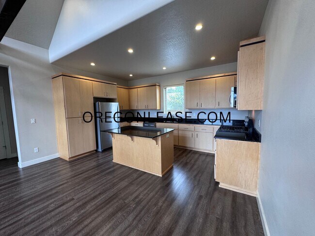 Building Photo - 3bed 2bath Cal Young Area home