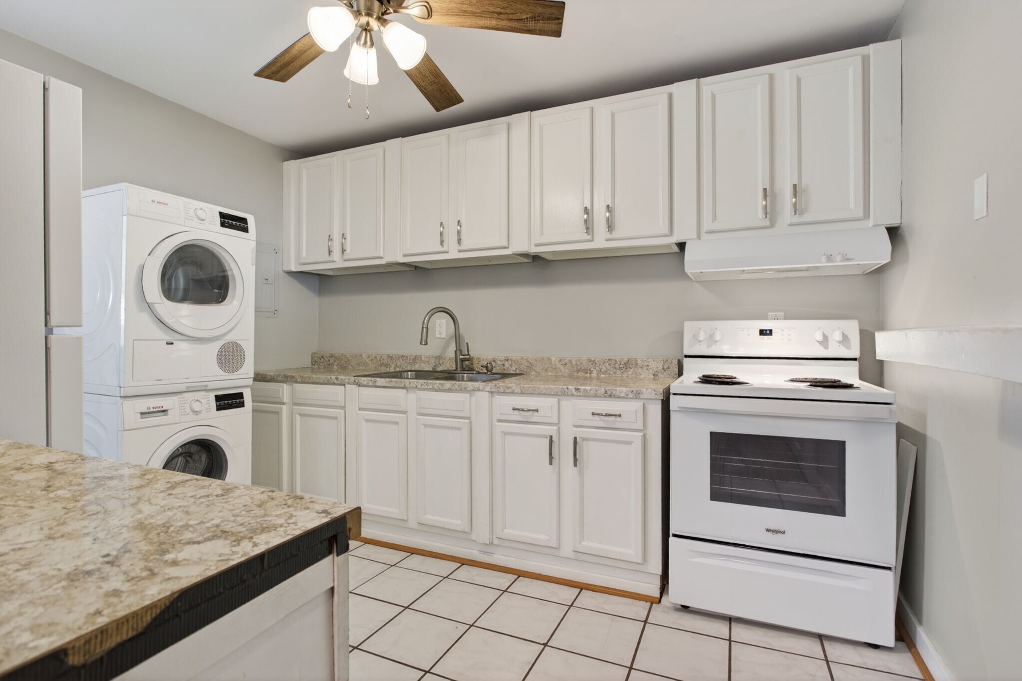 Building Photo - 404 Roselynn Ln
