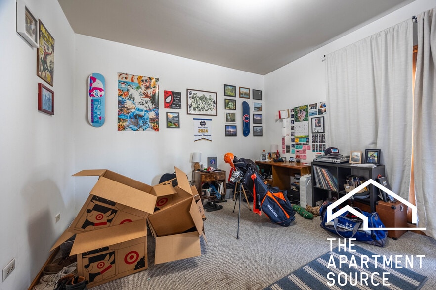 Building Photo - 918 N Paulina St