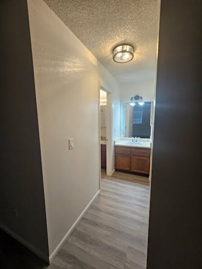 Building Photo - FREE November Rent and 43" TV!  Ground-Lev...