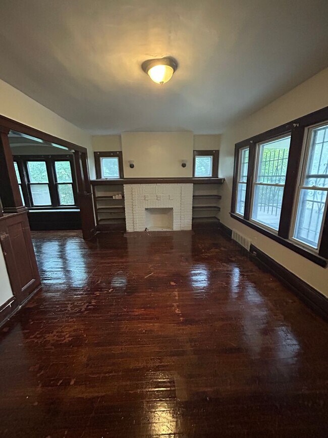 Building Photo - 13513 Benwood Ave