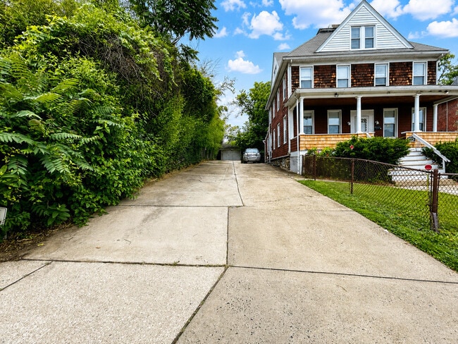 Building Photo - 516 Beaumont Ave