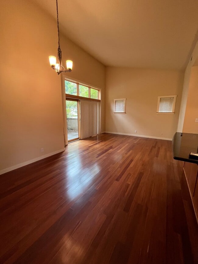 Building Photo - 3- Bedroom 2 1/2 Bathroom Condo at The Farm