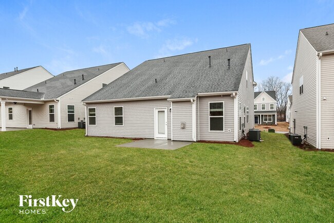 Building Photo - 574 Hillpark Ln