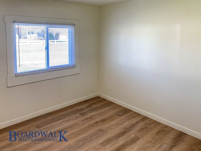 Building Photo - 1-Bedroom Home with Fenced Yard with fenced yard!