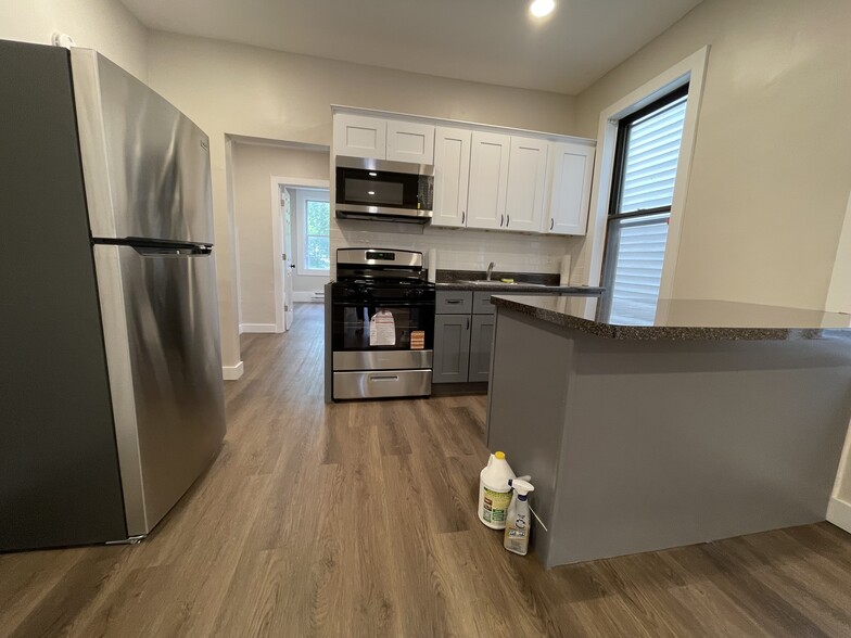 114 Neptune Ave 1R - 115 Neptune Ave