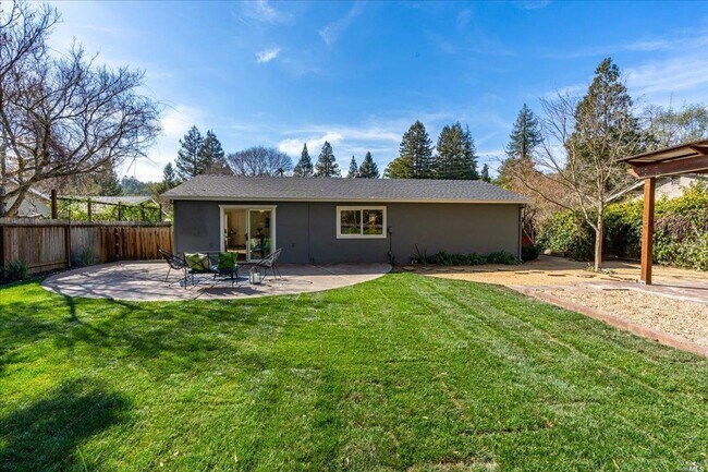 Building Photo - Charming Three Bedroom Browns Valley Retreat