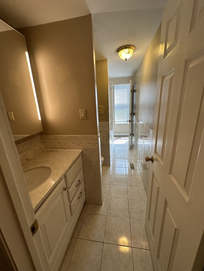 Building Photo - 2 Bedroom 1.5 Bathroom Condo in The Centra...