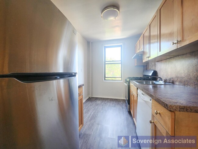 Building Photo - 525-527 Riverdale Avenue