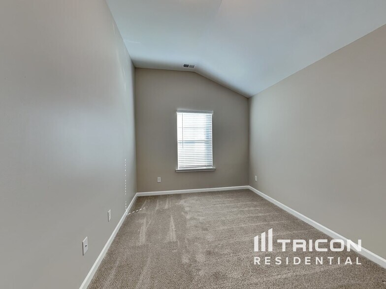 Building Photo - 225 Sableshire Way