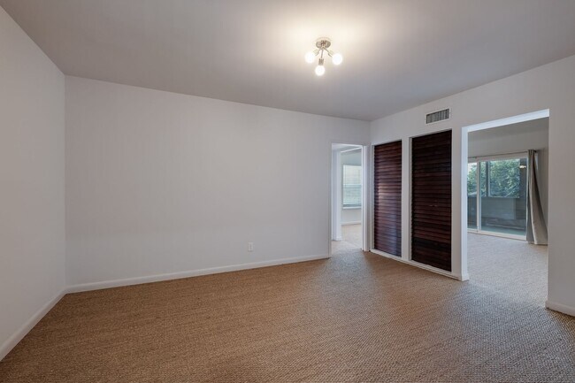 Building Photo - Renovated 1/1 Mid-Century Gem in Historic Monte Vista