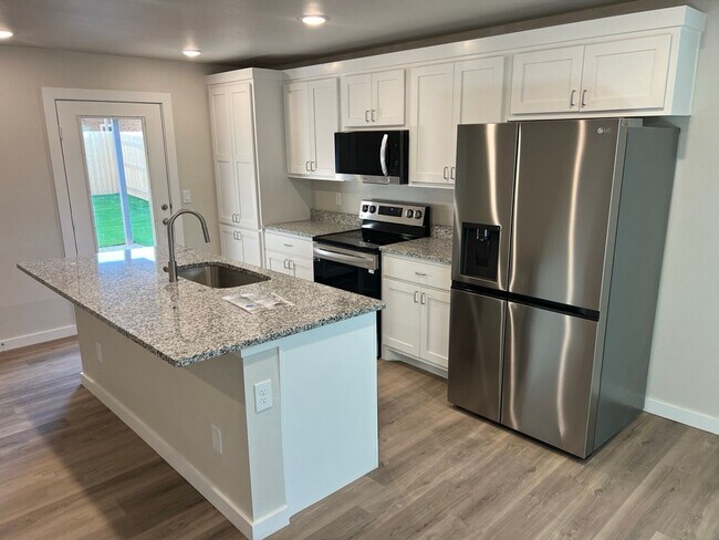 Building Photo - NEW 3 BEDROOM HOME IN ELM MEADOWS!