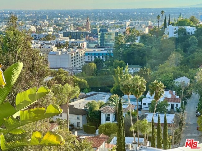 Building Photo - 2185 BROADVIEW Ter