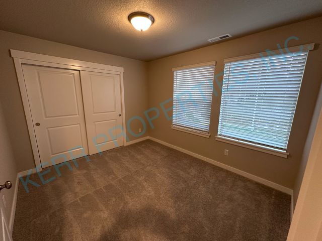 Building Photo - FREE RENT! Spacious 3-Bed Townhouse with 2.5 Baths in Charming Happy Valley!