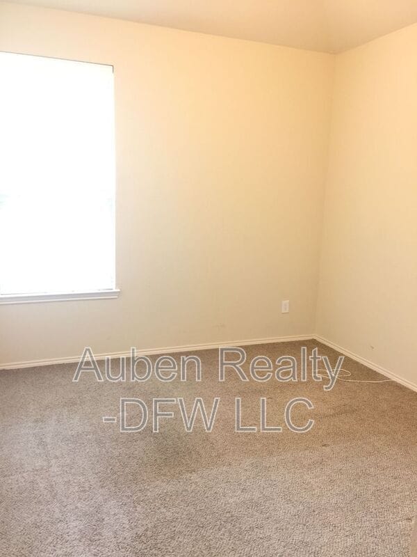 Building Photo - 2310 Wood River Pkwy