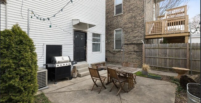 Building Photo - 1350 N Bell Ave