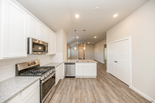 Building Photo - 32031 Splendor Dr