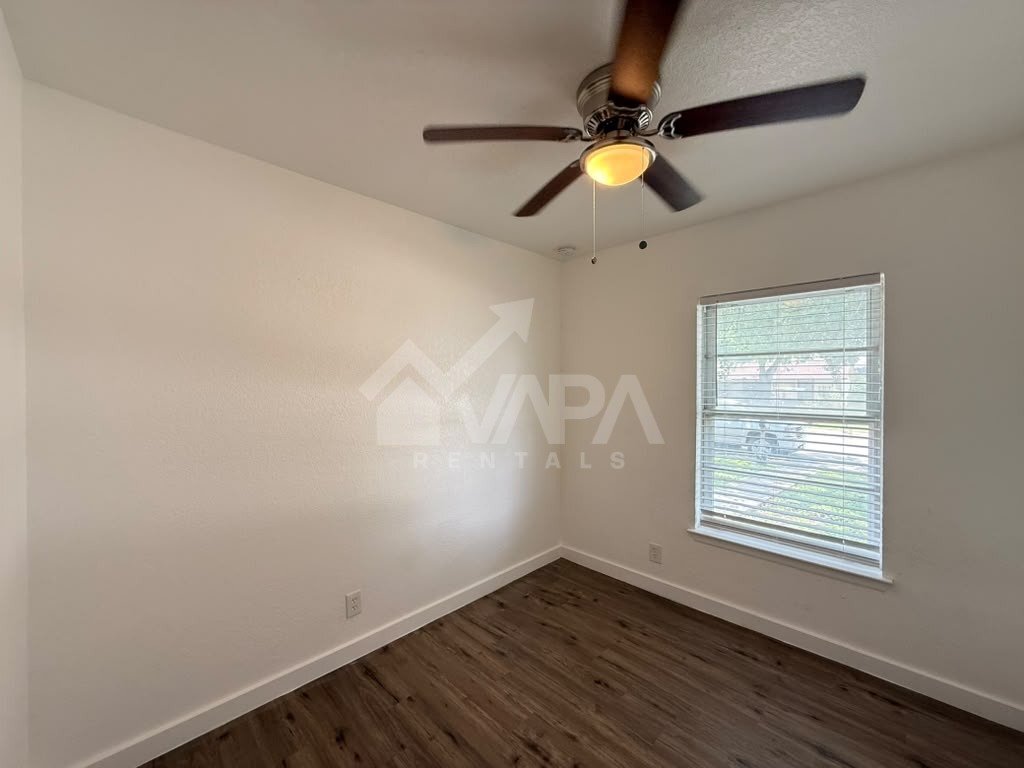 Building Photo - 4847 Featherock Dr